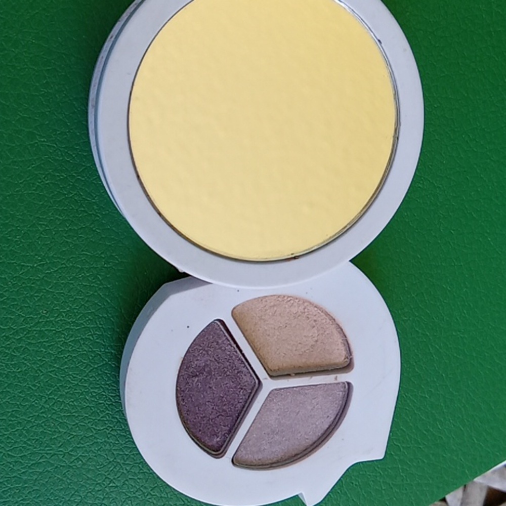 Makeup/samplea Bundle - Picture 6 of 10